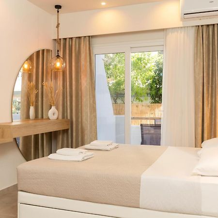 Mystery Suites And Apartments 尼欧波洛伊 外观 照片