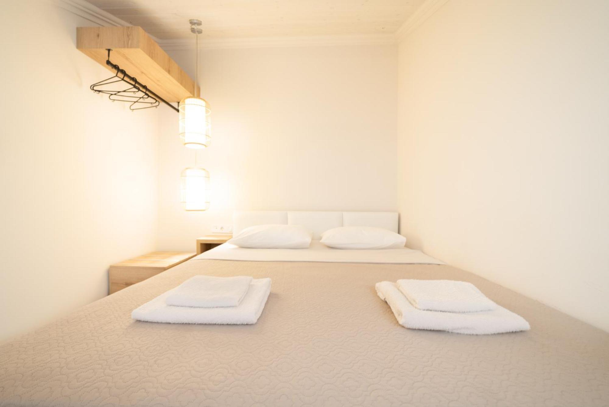 Mystery Suites And Apartments 尼欧波洛伊 外观 照片