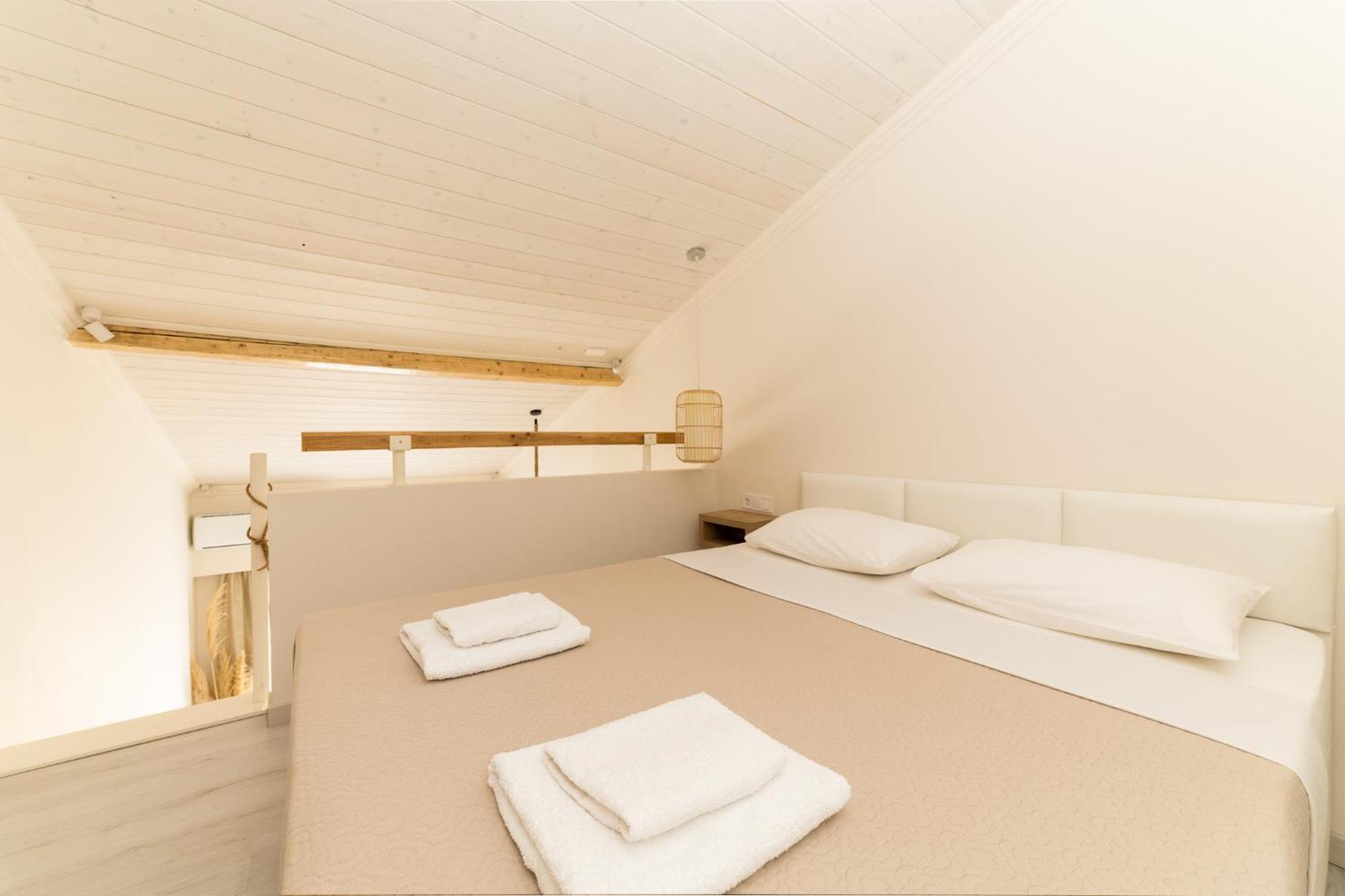 Mystery Suites And Apartments 尼欧波洛伊 外观 照片