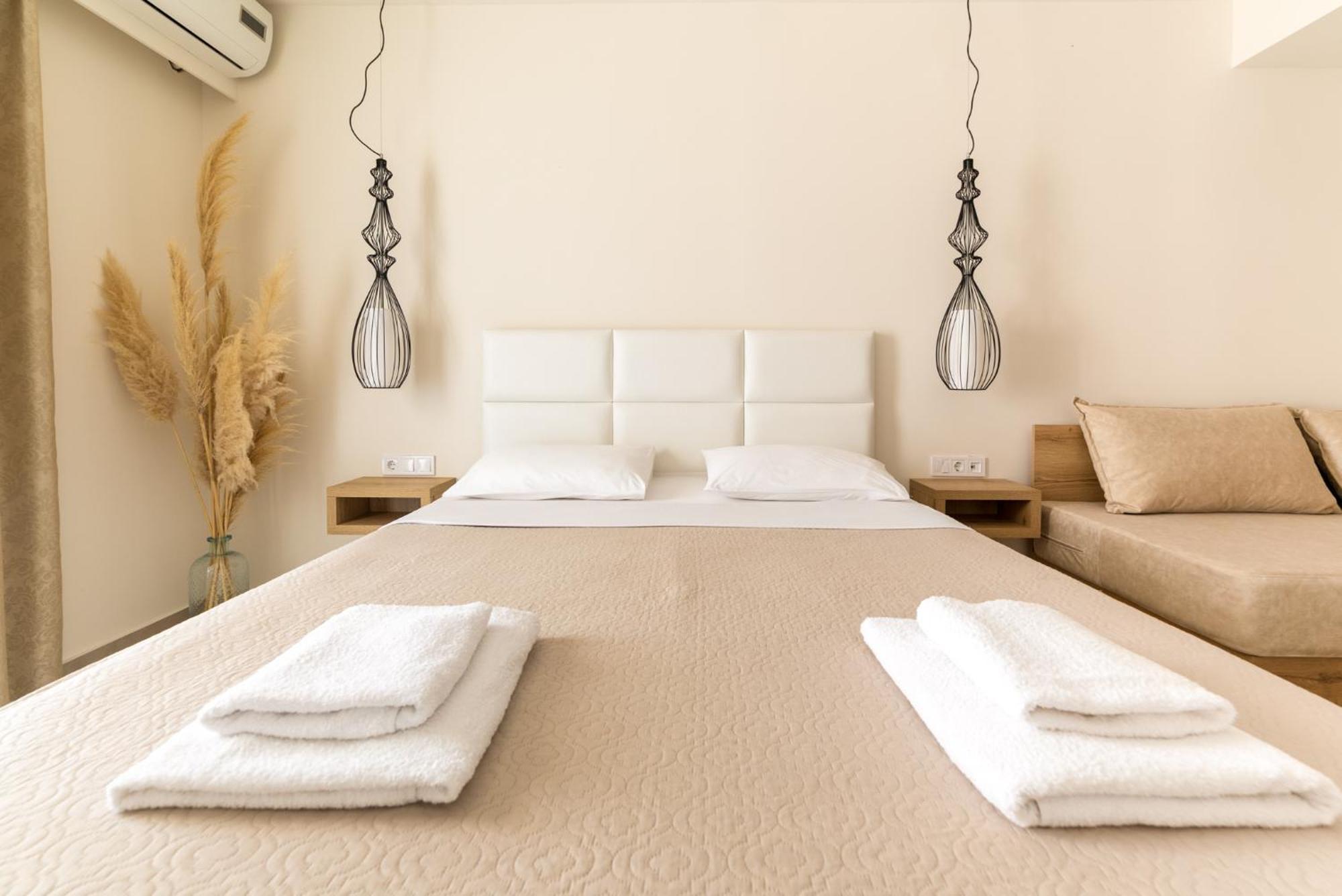 Mystery Suites And Apartments 尼欧波洛伊 外观 照片
