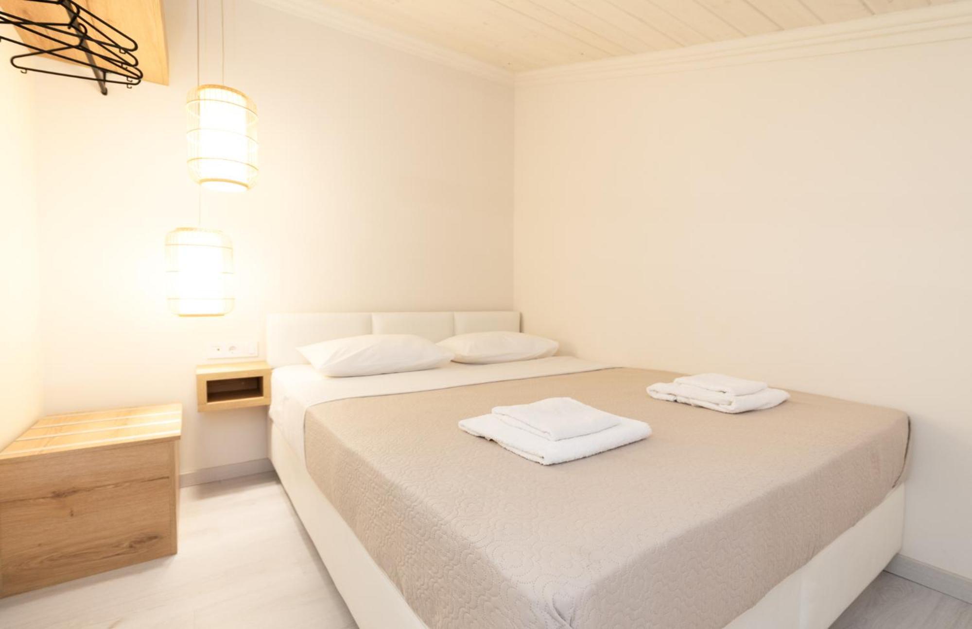 Mystery Suites And Apartments 尼欧波洛伊 外观 照片