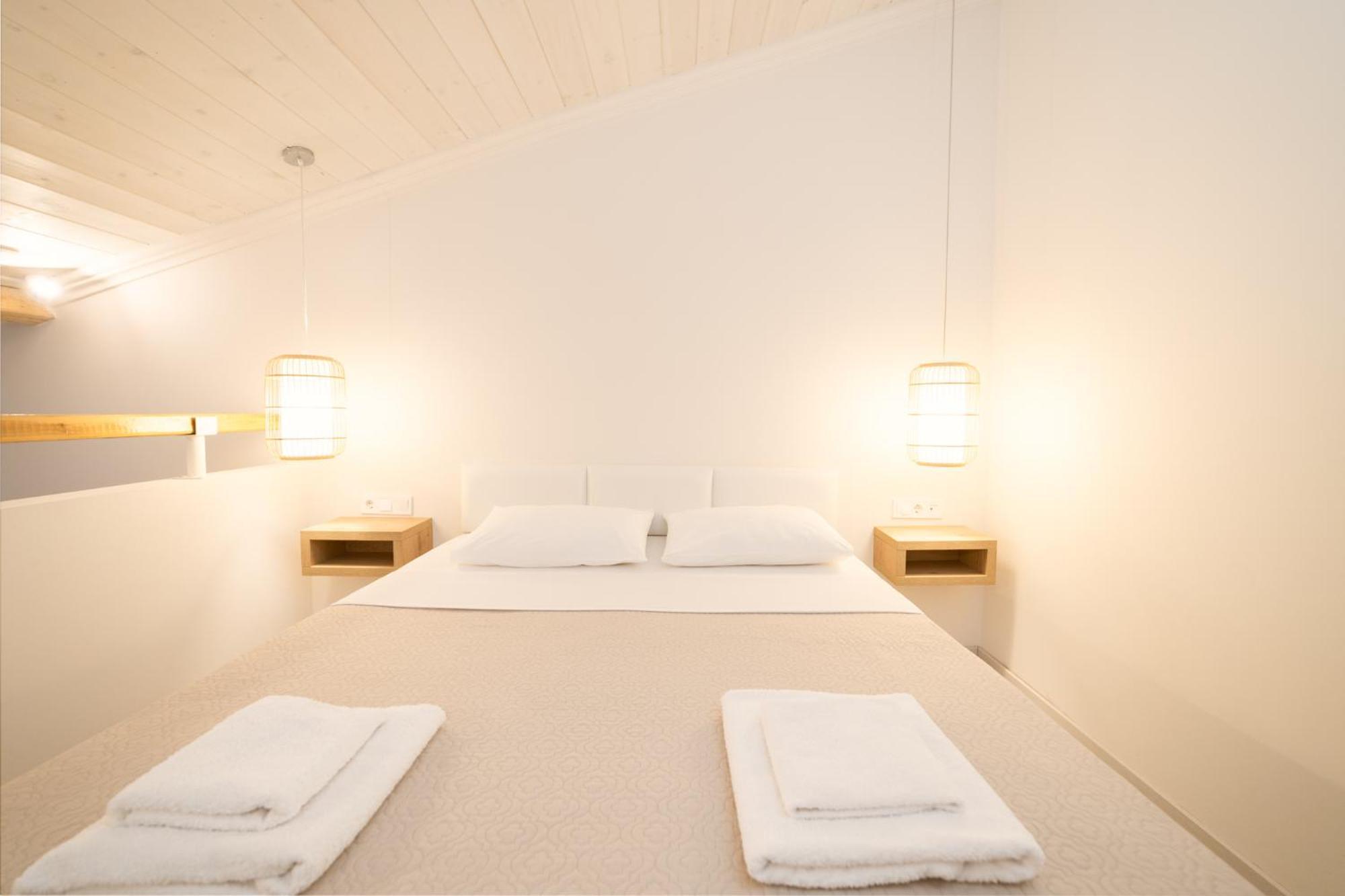 Mystery Suites And Apartments 尼欧波洛伊 外观 照片