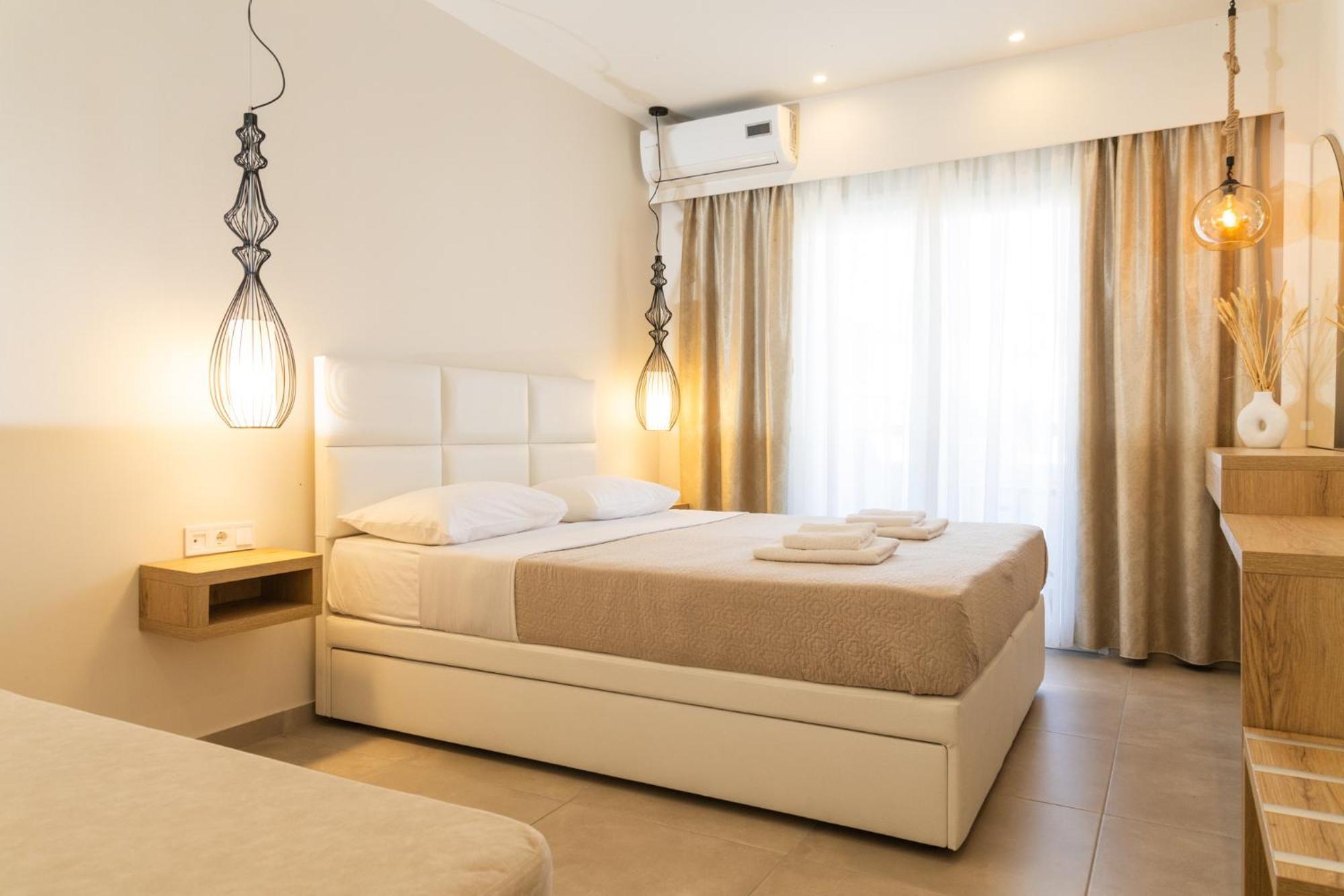 Mystery Suites And Apartments 尼欧波洛伊 外观 照片