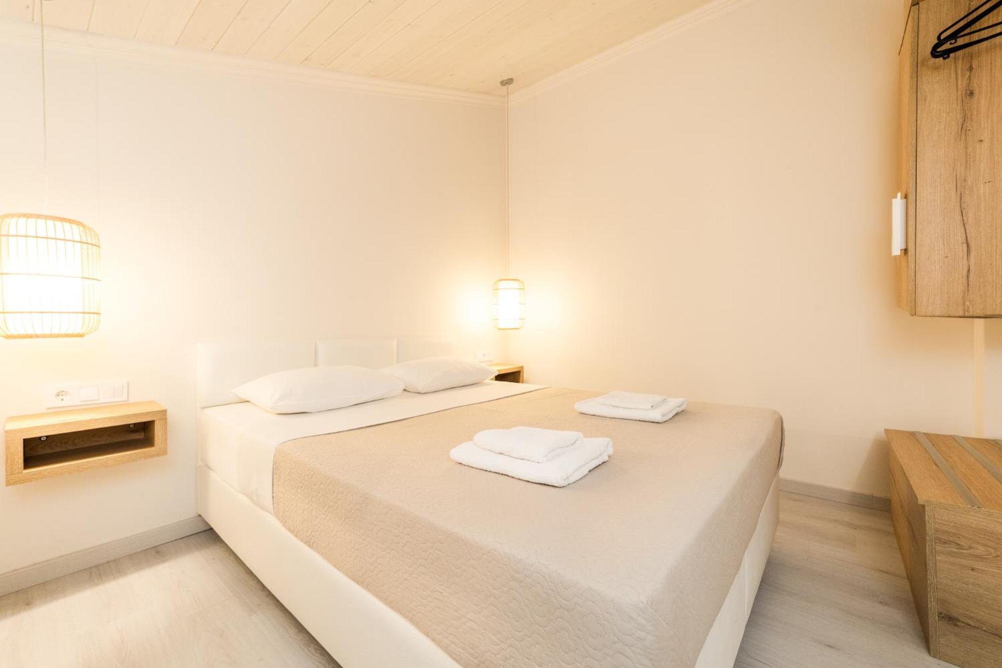 Mystery Suites And Apartments 尼欧波洛伊 外观 照片