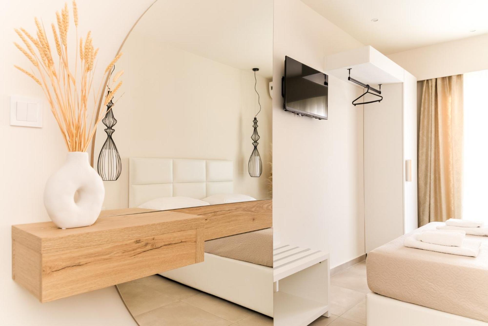 Mystery Suites And Apartments 尼欧波洛伊 外观 照片