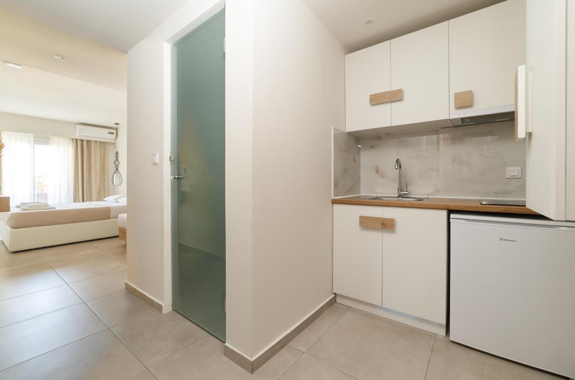 Mystery Suites And Apartments 尼欧波洛伊 外观 照片