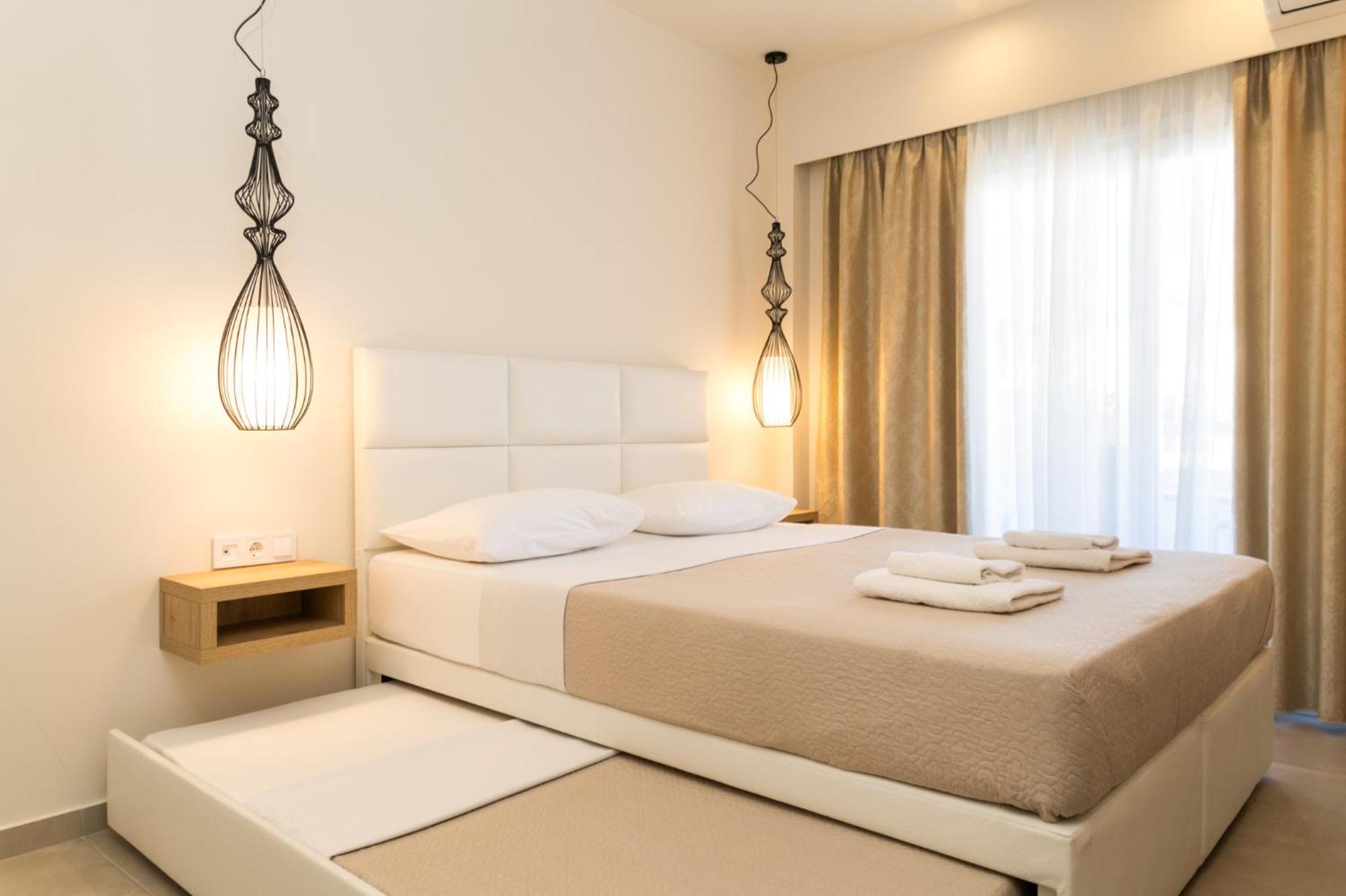 Mystery Suites And Apartments 尼欧波洛伊 外观 照片